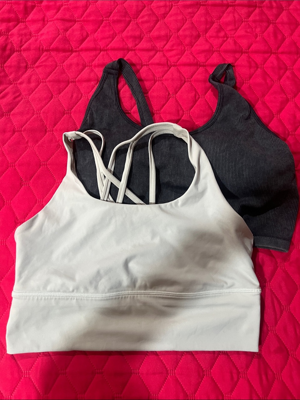 Seamless Strappy Sports Bra - Cream and Black